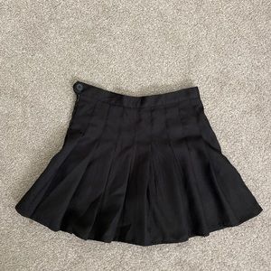 Black pleated skirt